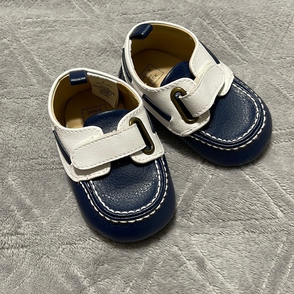 Janie and Jack crib shoes - Picture 1 of 6